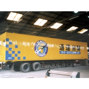 廠區噴畫施工中