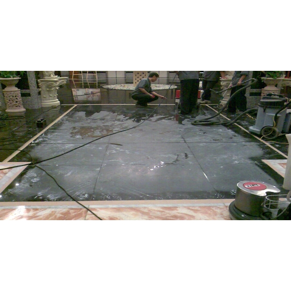 大廳花崗石地板鑽石研磨修補傷痕-澄明環境清潔股份有限公司