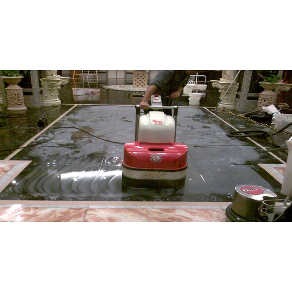 大廳花崗石地板鑽石研磨修補傷痕,澄明環境清潔股份有限公司