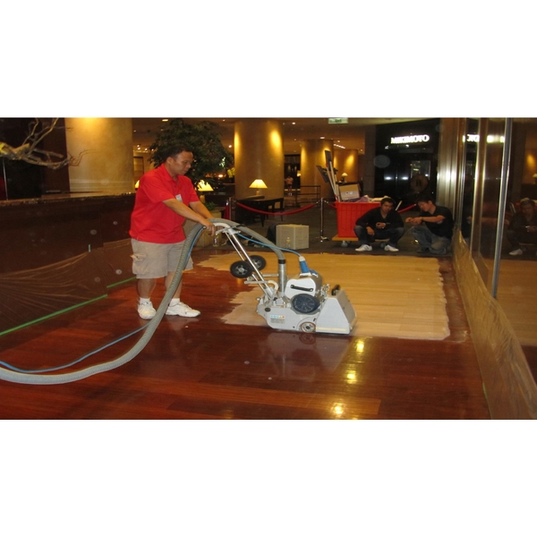 木質地板舊翻新前(後)-澄明環境清潔股份有限公司