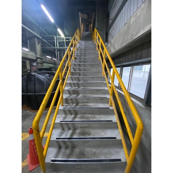 樓梯修繕工程（含泥作及止滑條安裝）,擴疆實業有限公司