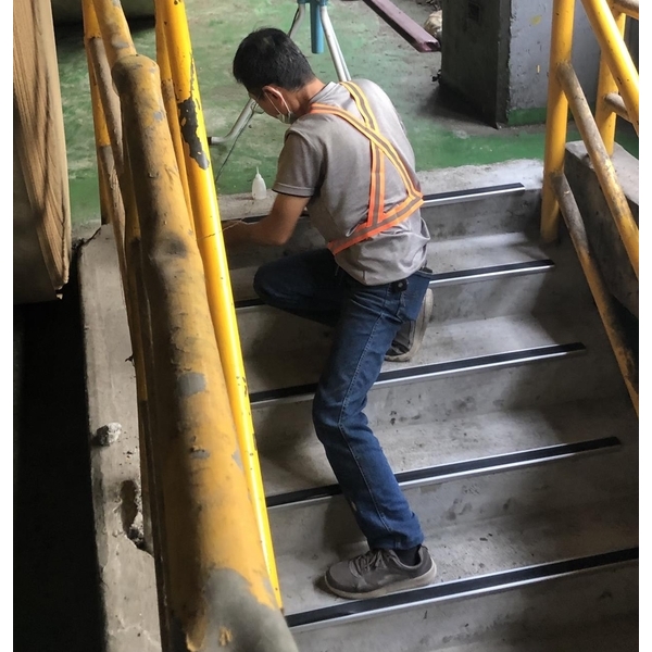 樓梯修繕工程（含泥作及止滑條安裝）-擴疆實業有限公司