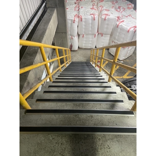 樓梯修繕工程（含泥作及止滑條安裝）-擴疆實業有限公司