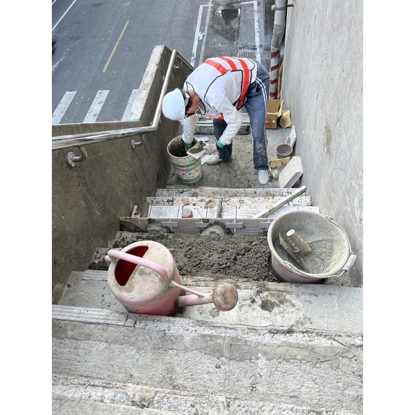 樓梯修繕工程（含泥作及貼磚）-擴疆實業有限公司