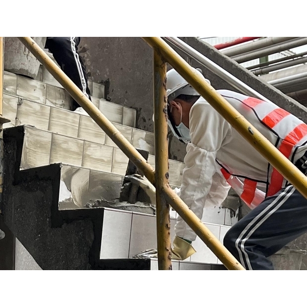 樓梯修繕工程（含泥作及貼磚）-擴疆實業有限公司