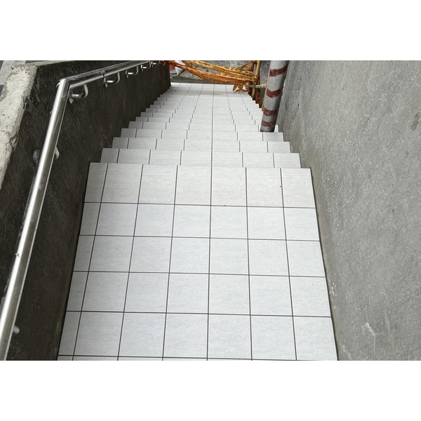 樓梯修繕工程（含泥作及貼磚）-擴疆實業有限公司