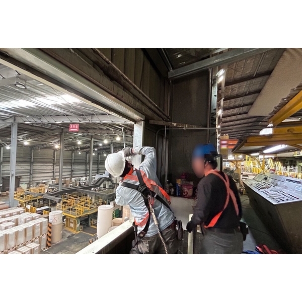 軌道窗安裝工程-擴疆實業有限公司