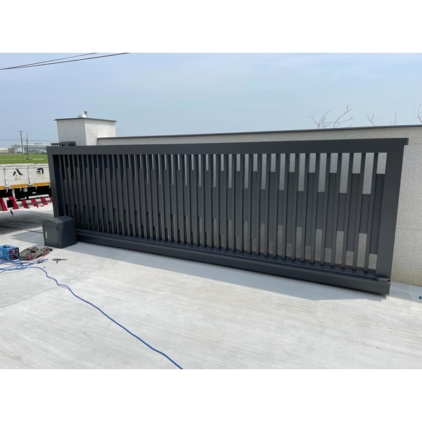 單軌大門烤漆-鐵灰色QC8058,虔程金屬科技股份有限公司