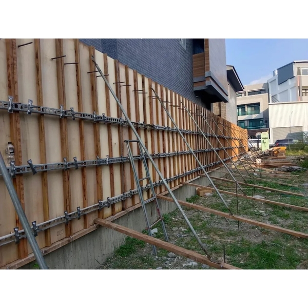 員林瓦南街圍牆