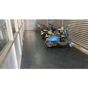 大樓機車停車場