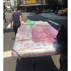 全台跨縣市大型傢俱搬運｜提供專業床墊配送、舊家具清運一站式工程服務