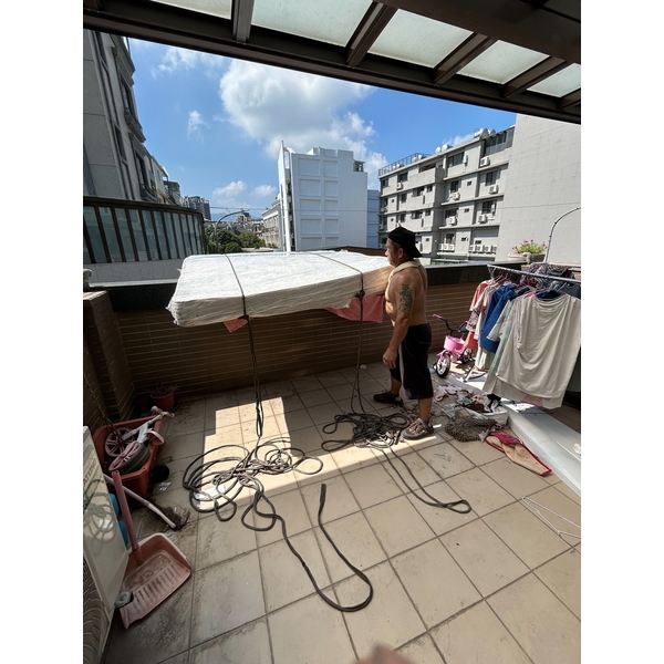 全台跨縣市大型傢俱搬運｜提供專業床墊配送、舊家具清運一站式工程服務-北中南誠信專業搬家拆除工程