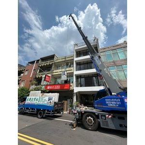 全台專業大型傢俱高空吊運｜安全、高效的吊車搬家工程團隊