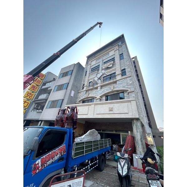 全台專業大型傢俱高空吊運｜安全、高效的吊車搬家工程團隊