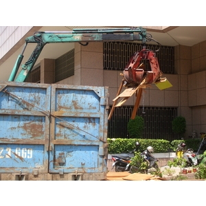 夾子車裝潢拆除廢棄物清運 - 寶島工程行