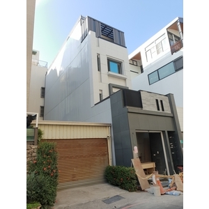 透天外牆施作-直立式免拆金屬模板 - 創億國際事業有限公司