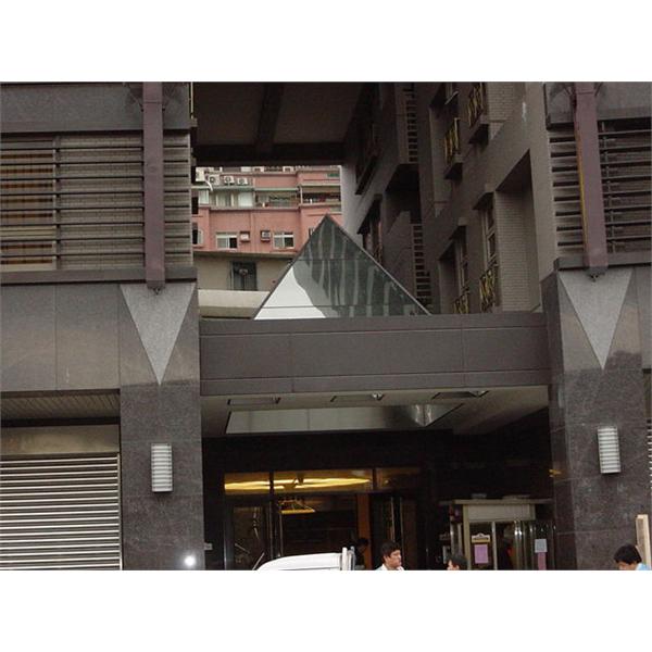 金字塔造型採光罩,崴盛工程有限公司