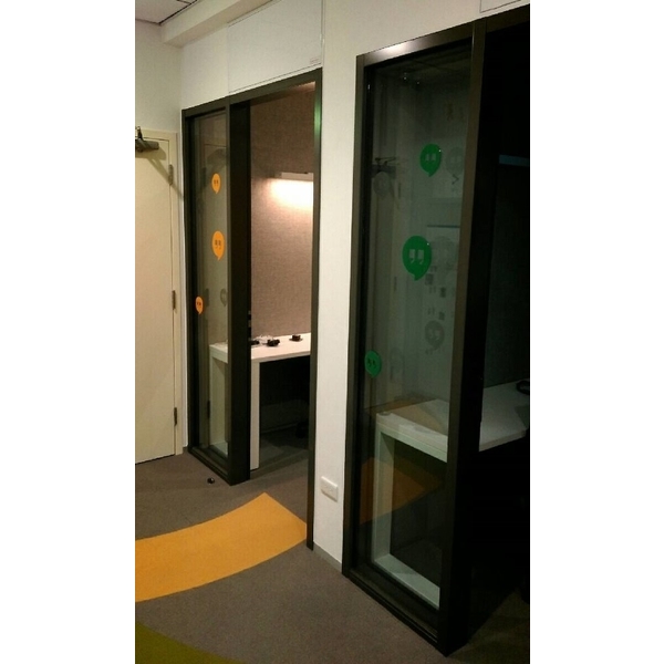 谷歌總部-玻璃隔音門