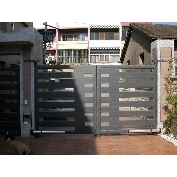 LUX油壓推桿式大門機