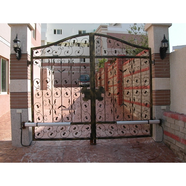 LUX油壓推桿式大門機