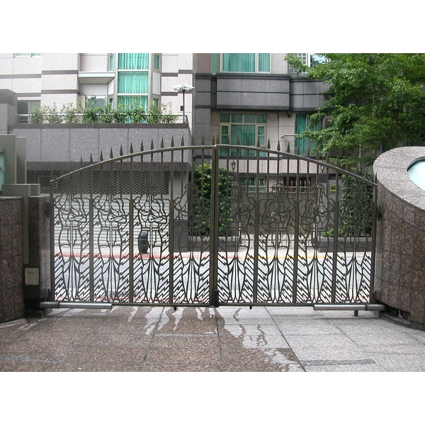 LUX油壓推桿式大門機