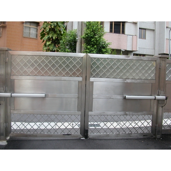 LUX油壓推桿式大門機