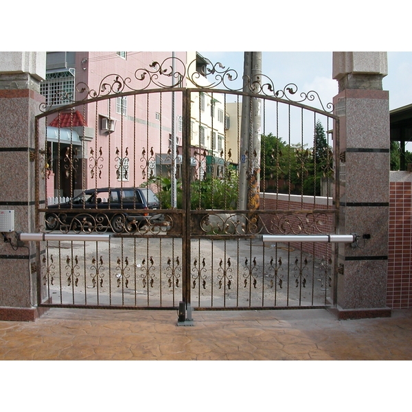 LUX油壓推桿式大門機