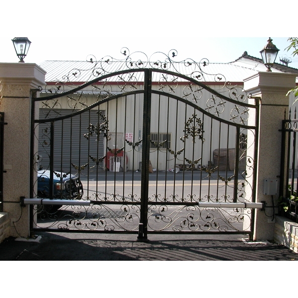 LUX油壓推桿式大門機