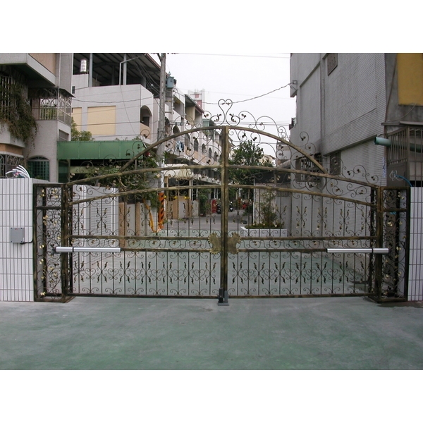 LUX油壓推桿式大門機