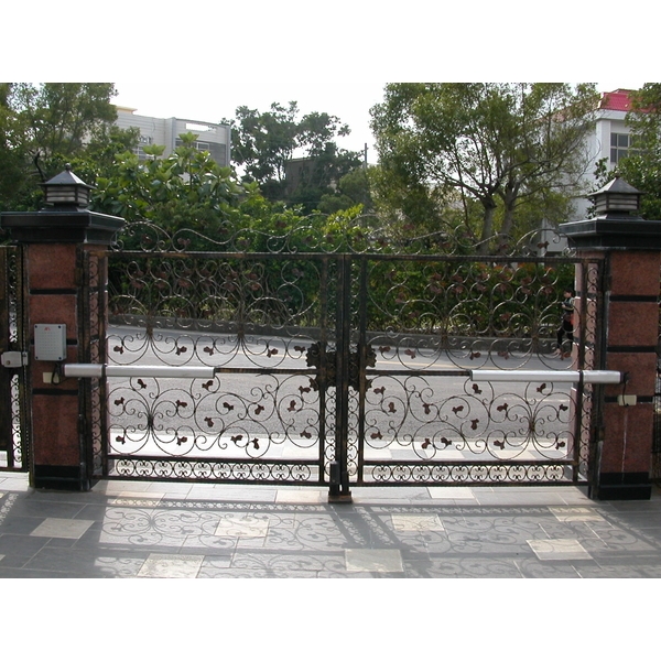 LUX油壓推桿式大門機