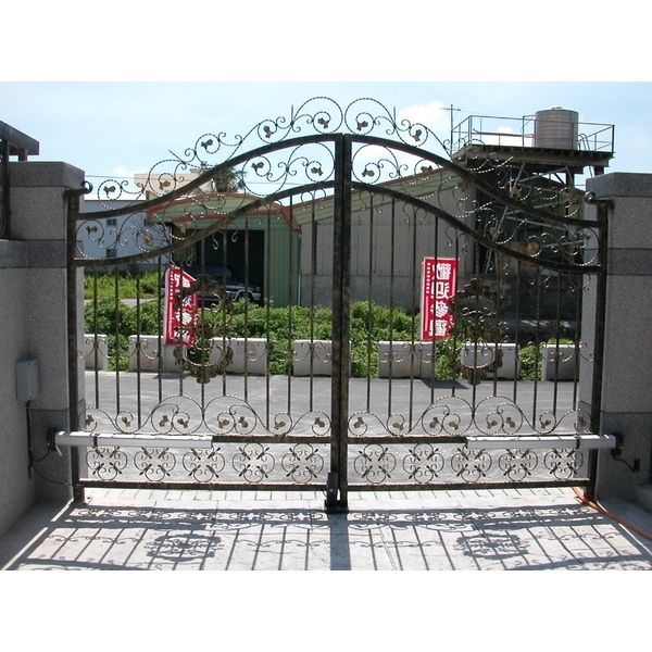 LUX油壓推桿式大門機,翔集實業有限公司