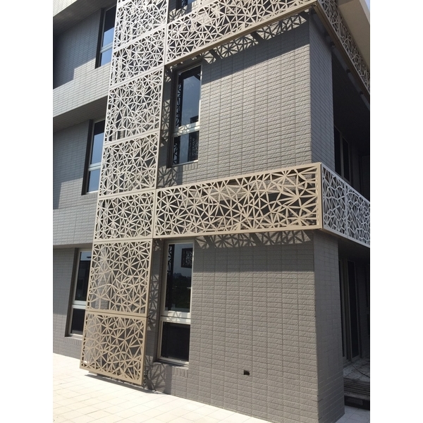 三本千晴 三本千晴,合特工程有限公司