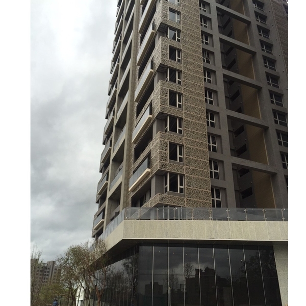 三本千晴-合特工程有限公司