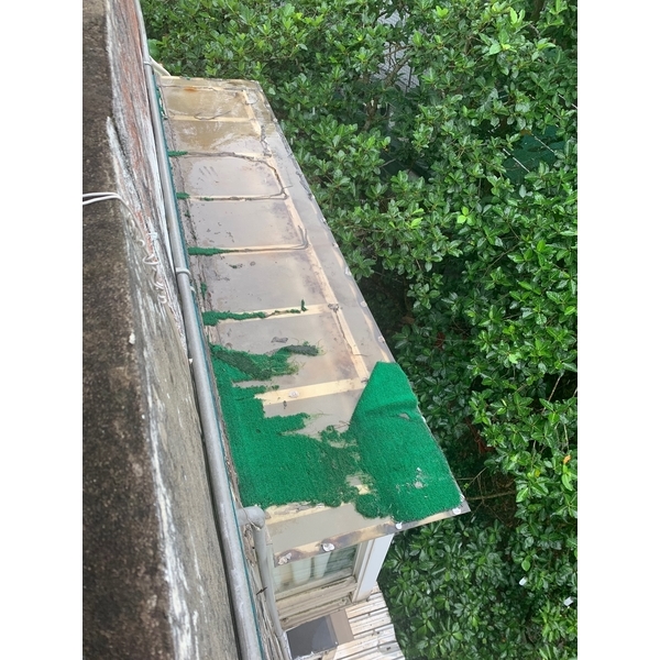 更換雨遮草皮 更換雨遮草皮-啟陽鐵工廠