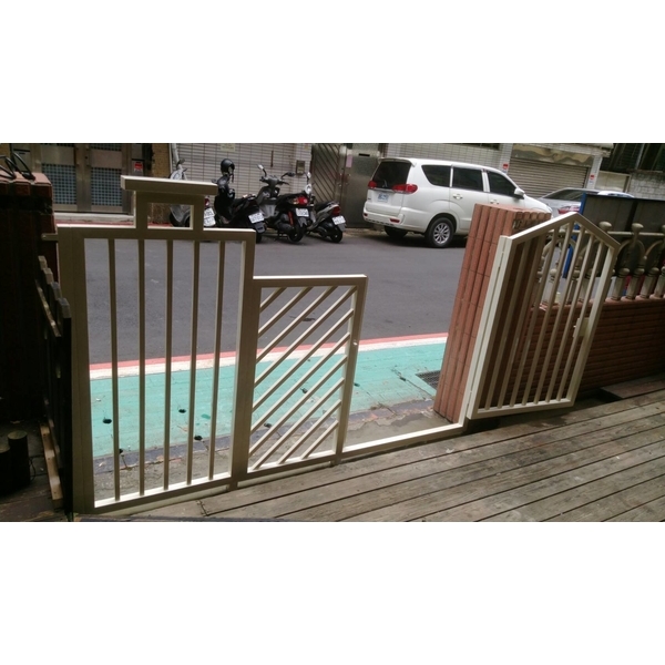 不鏽鋼造型烤漆門 不鏽鋼造型烤漆門-啟陽鐵工廠