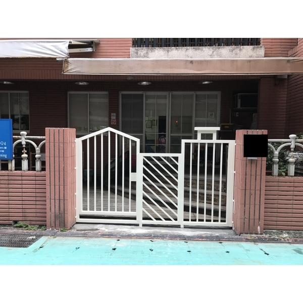 不鏽鋼造型烤漆門 不鏽鋼造型烤漆門-啟陽鐵工廠