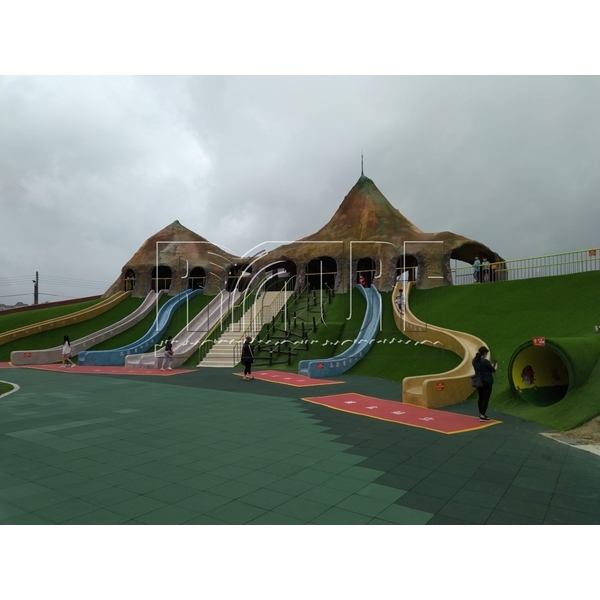 人工草皮景觀遊戲區 人工草皮景觀遊戲區,亮盟實業股份有限公司