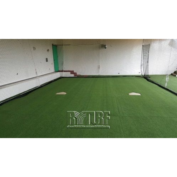 高雄市澄清湖棒球場人工草皮室內牛棚區