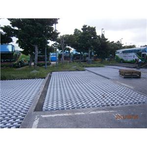 停車場植草磚03