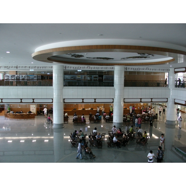 慈濟醫院牆面及圓柱-玉晶石工程,中國製釉股份有限公司