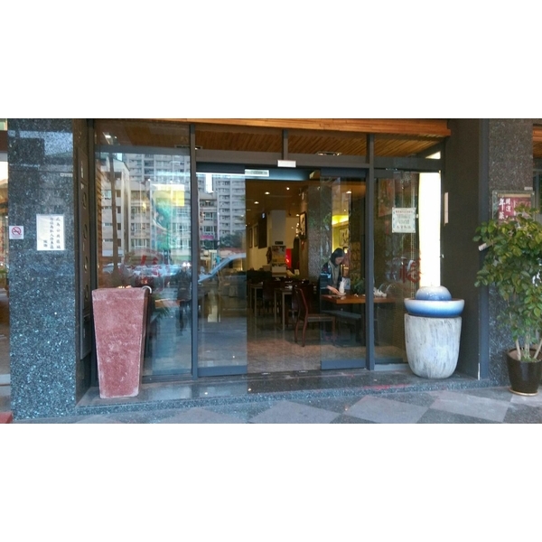 推拉門＆橫拉門-精緻金屬企業有限公司