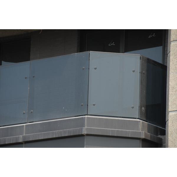 陽台玻璃欄杆-鉅鈦金屬有限公司