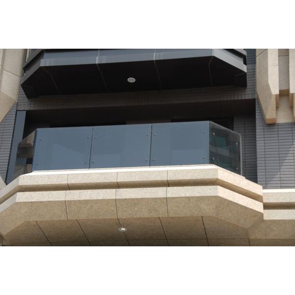 陽台玻璃欄杆-鉅鈦金屬有限公司