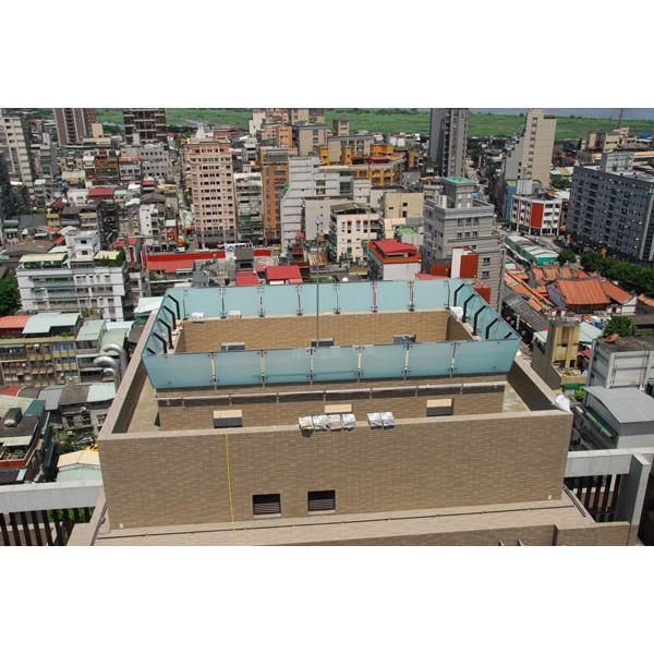屋頂玻璃造型欄杆-鉅鈦金屬有限公司