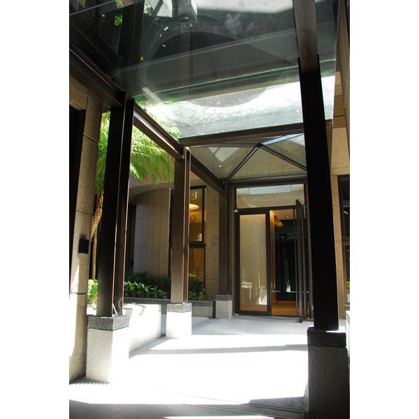 廊道不銹鋼採光雨庇-鉅鈦金屬有限公司