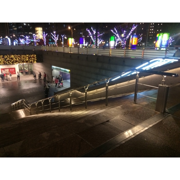 台北101樓梯LED扶手,鴻府金屬工業有限公司