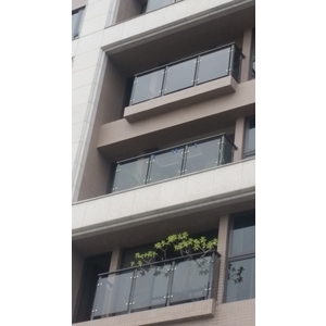 烤漆玻璃欄杆 - 宜暉金屬建材有限公司