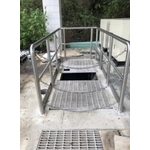 固定式欄杆(活動鍊條+擋板)-光輝金屬工程股份有限公司