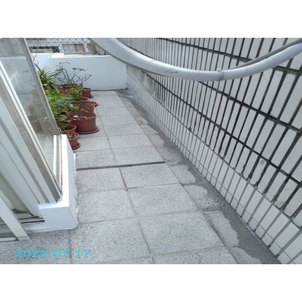 露天平台整修 貼隔熱磚-曹聖科技建材有限公司