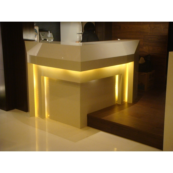 01 DSC08713 人造雪白銀狐-地板 櫃台-宜安路s